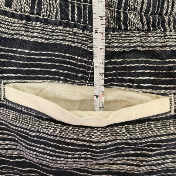 EUC Athleta Jacquard Sandbar Shortie Size 12 100% linen Navy White Stripe - Picture 7 of 13